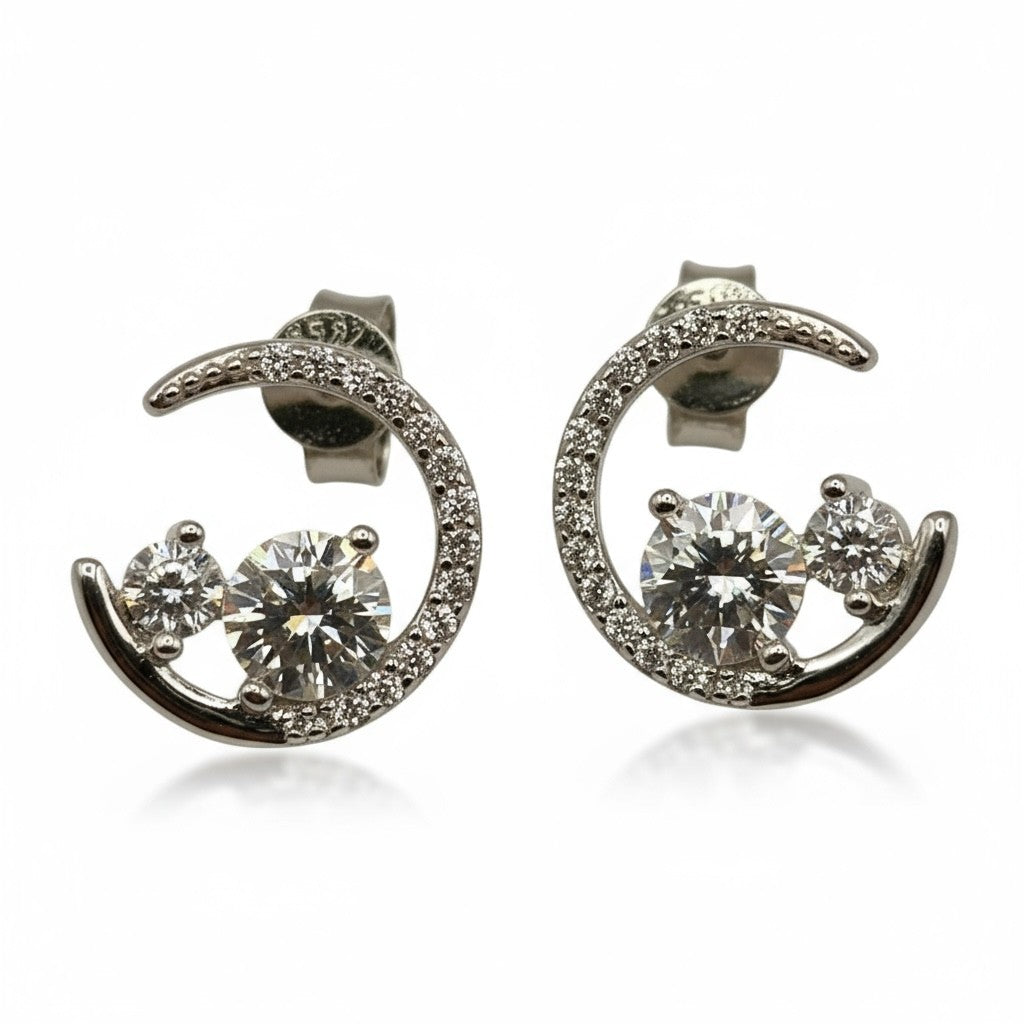 ARETES LUNA DE PLATA CON MOISSANITA