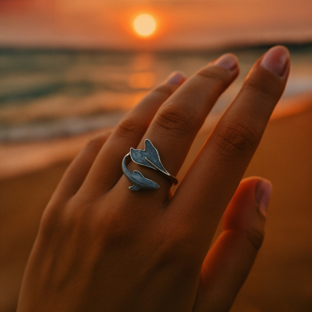 ANILLO DELFÍN DE PLATA CON RESINA AZUL