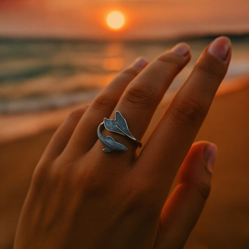 ANILLO DELFÍN DE PLATA CON RESINA AZUL
