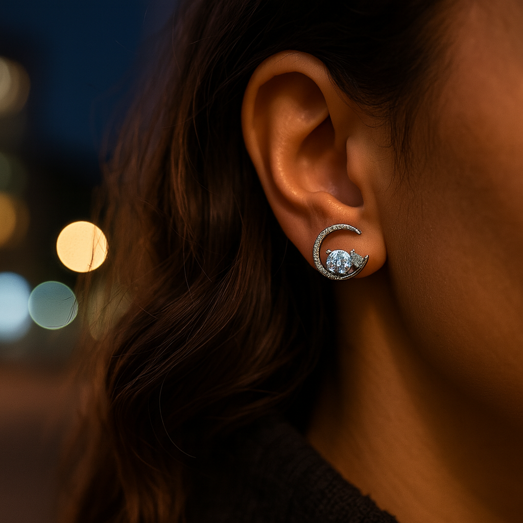 ARETES LUNA DE PLATA CON MOISSANITA
