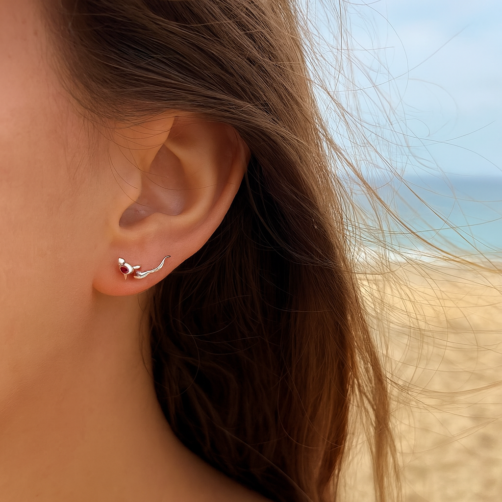 ARETES KOI DE PLATA CON RESINA ROJA